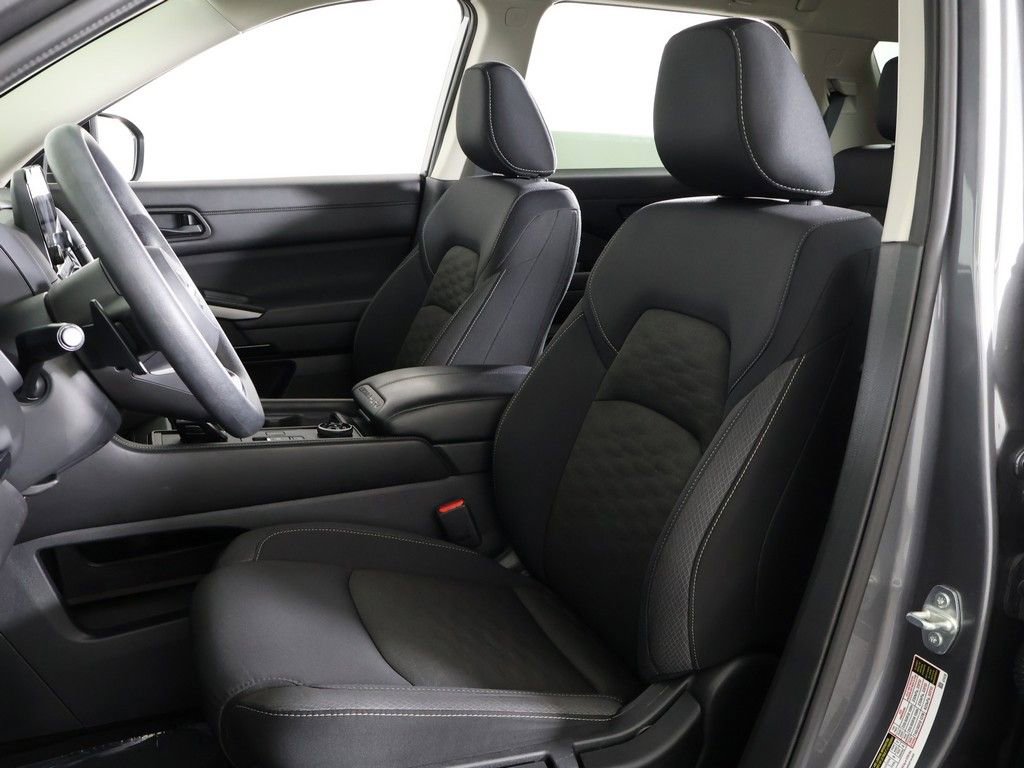 Used 2024 Nissan Pathfinder S image 28