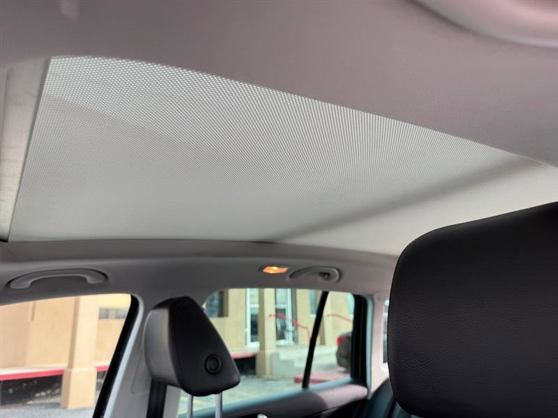 Used 2017 Volkswagen Tiguan Sport image 11