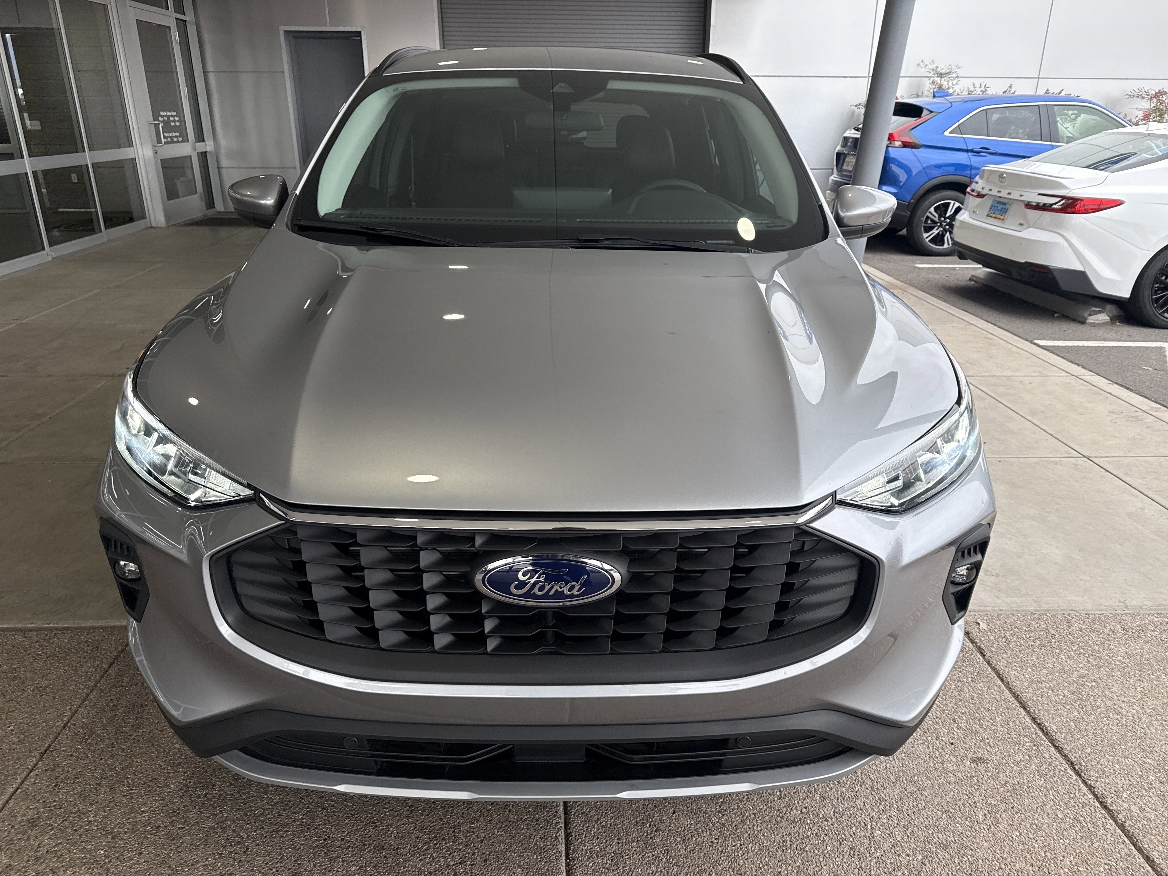 Used 2024 Ford Escape SE image 2