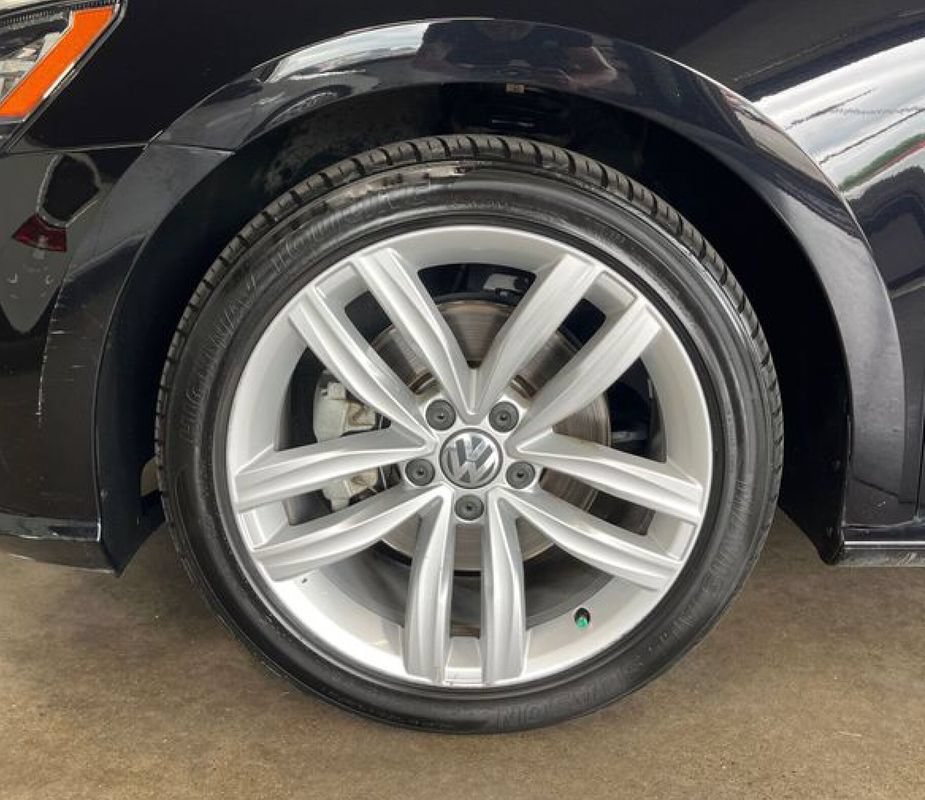 Used 2018 Volkswagen Passat 2.0T SE FWD image 26