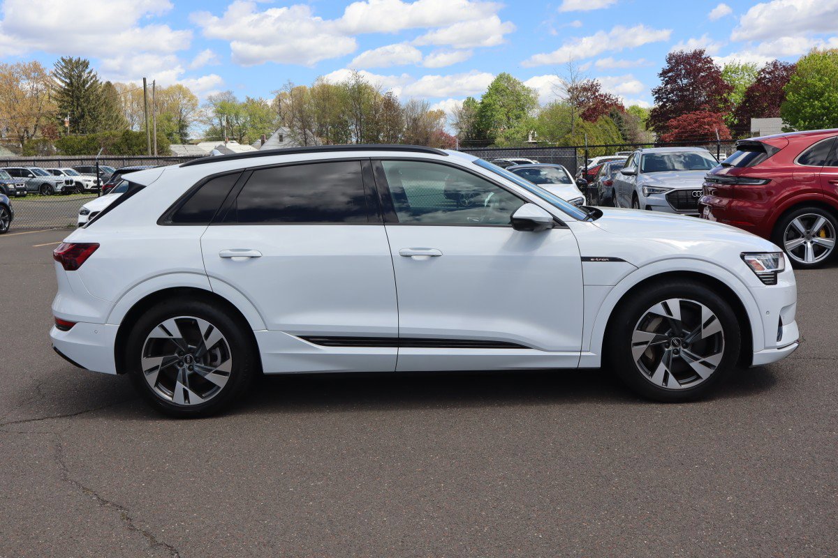 Used 2022 Audi e-tron Premium w/ Convenience Plus Package AWD/4WD image 4
