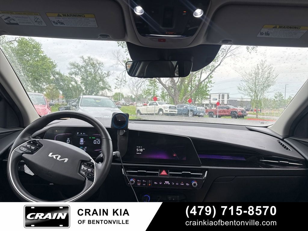 Used 2023 Kia Niro SX Touring image 11