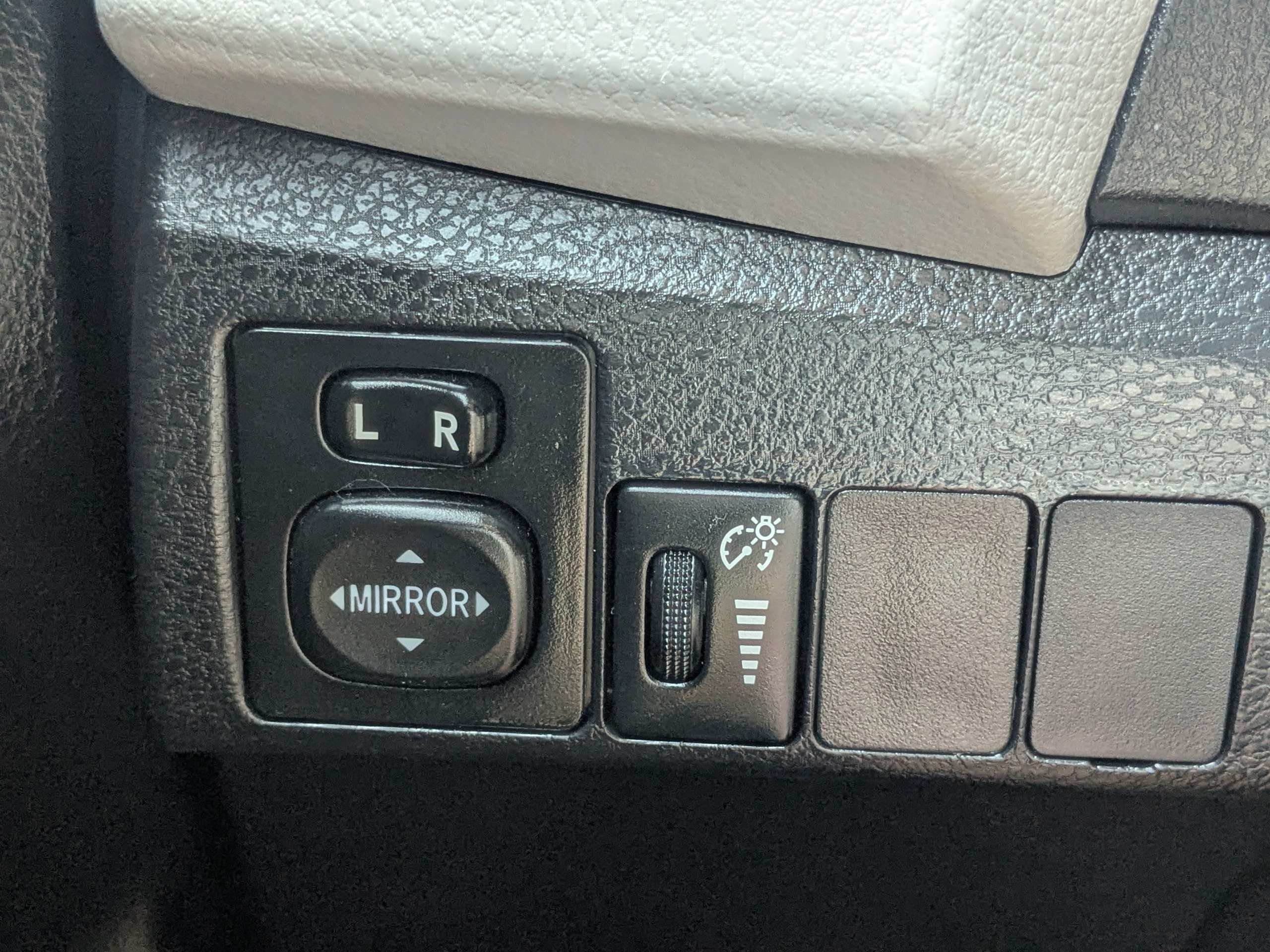 Used 2015 Toyota Corolla LE FWD image 25