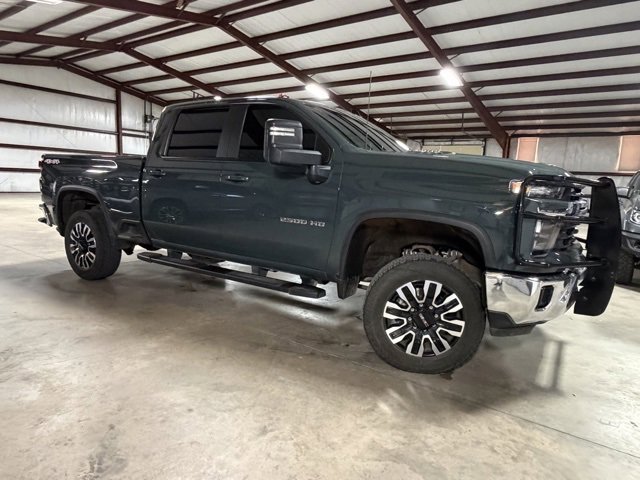 Used 2025 Chevrolet Silverado 2500 LT w/ Convenience Package image 5
