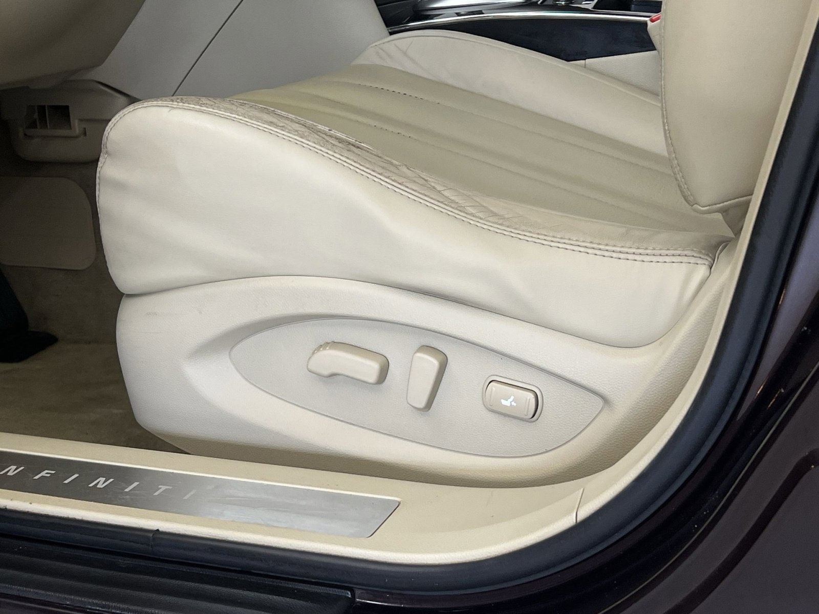 Used 2013 INFINITI FX37 AWD w/ Premium Pkg image 13