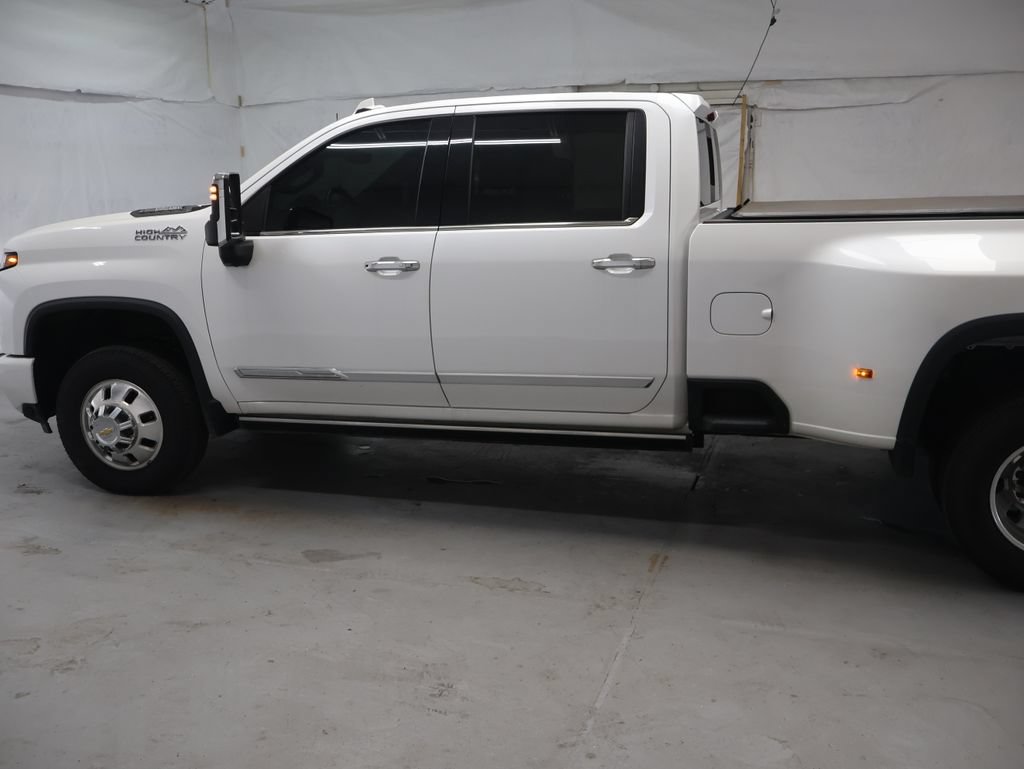 Used 2024 Chevrolet Silverado 3500 High Country w/ High Country Premium Package AWD/4WD image 4