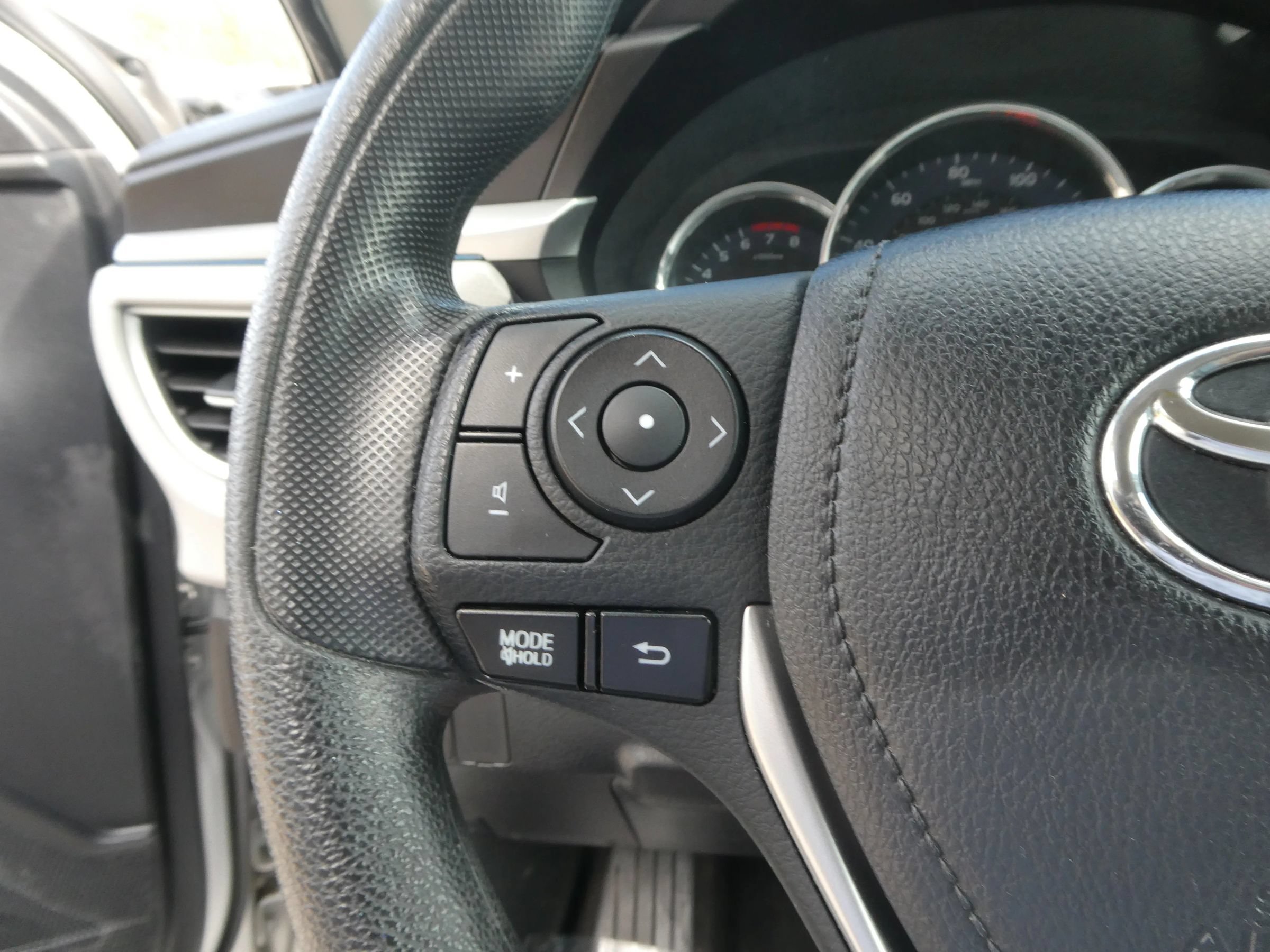 Used 2015 Toyota Corolla LE FWD image 16