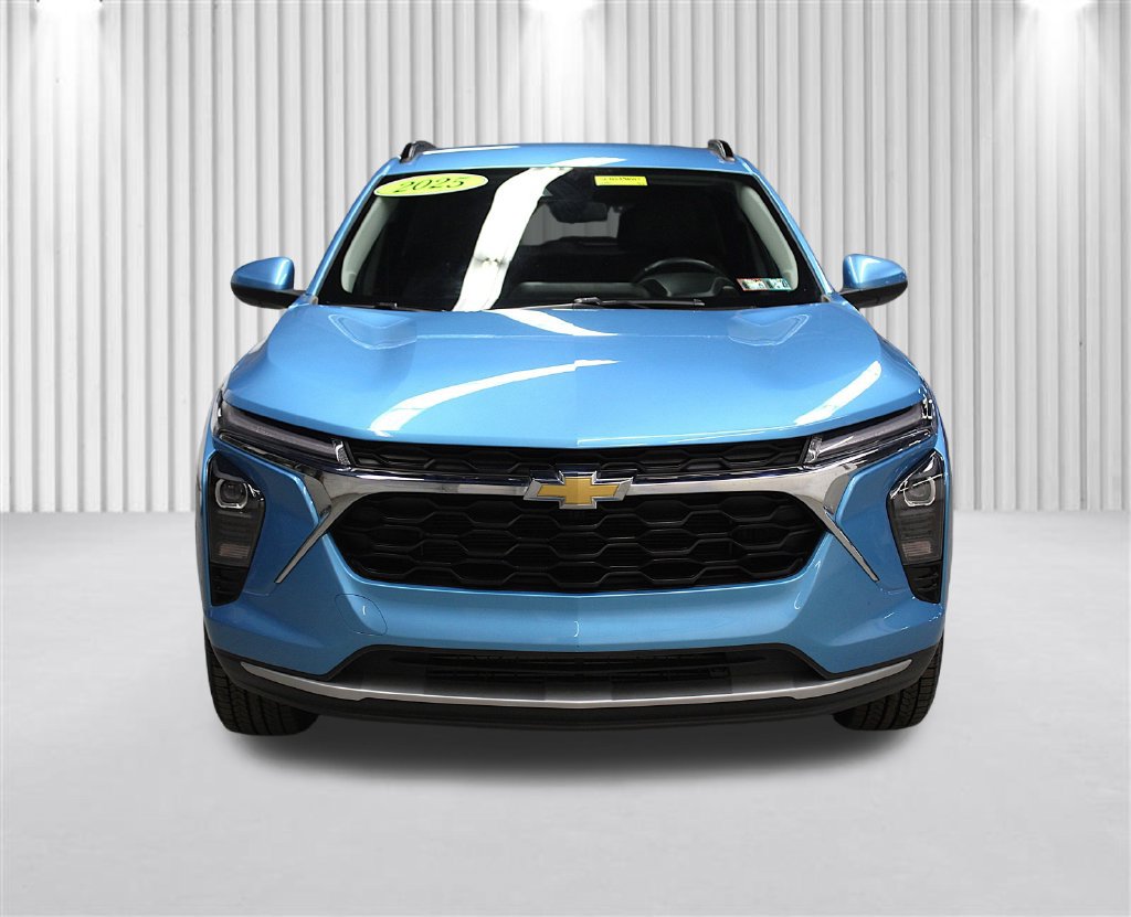 Used 2025 Chevrolet Trax LT w/ LT Convenience Package FWD image 40