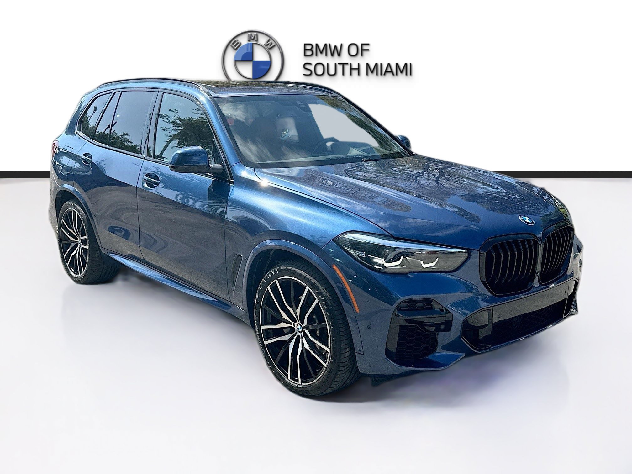 Used 2022 BMW X5 xDrive40i w/ M Sport Package AWD/4WD image 1
