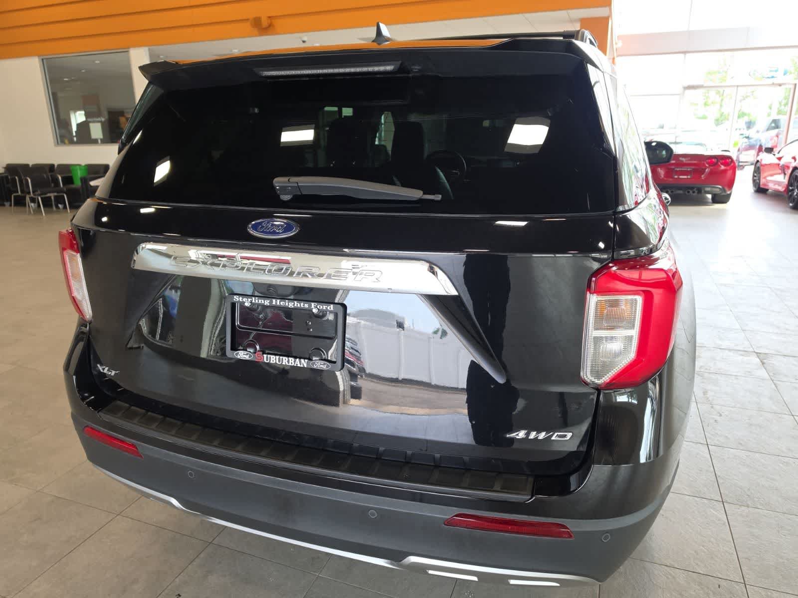 Used 2024 Ford Explorer XLT w/ Equipment Group 202A AWD/4WD image 9