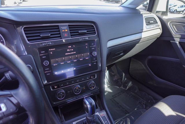 Used 2019 Volkswagen e-Golf SE w/ Driver Assistance Package image 17