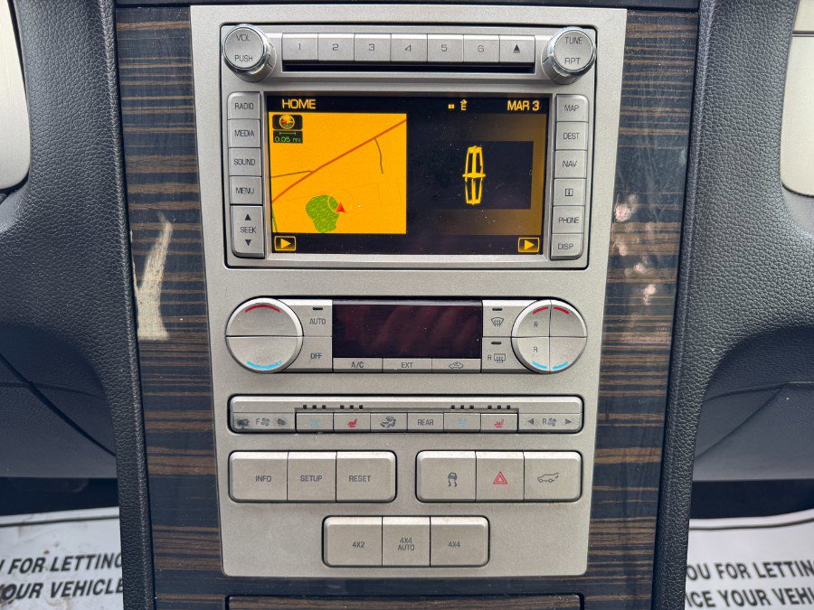 Used 2010 Lincoln Navigator 4WD image 24