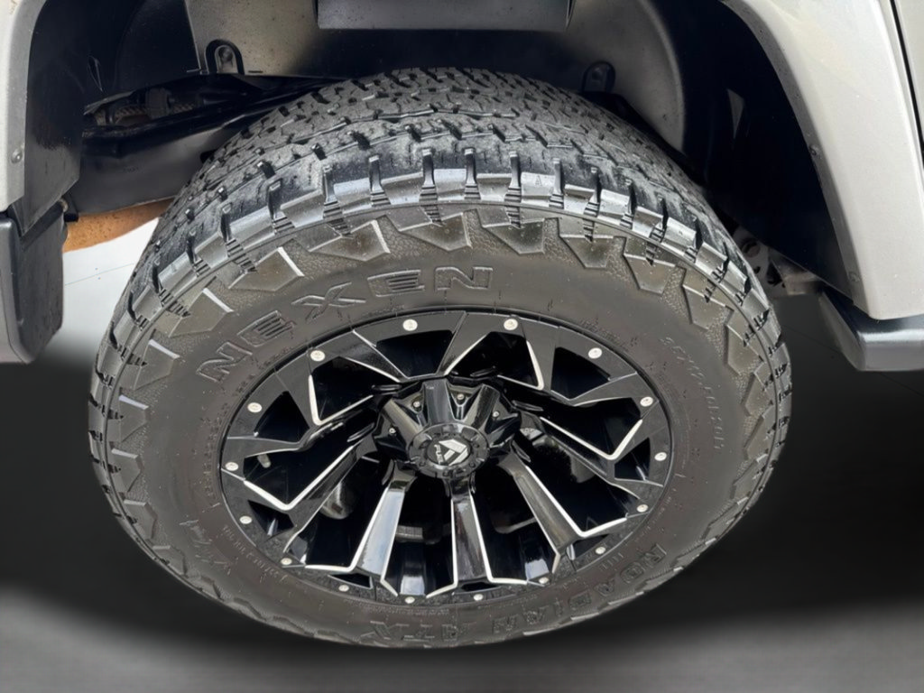 Used 2018 Jeep Wrangler Unlimited Sahara w/ Connectivity Group AWD/4WD image 22