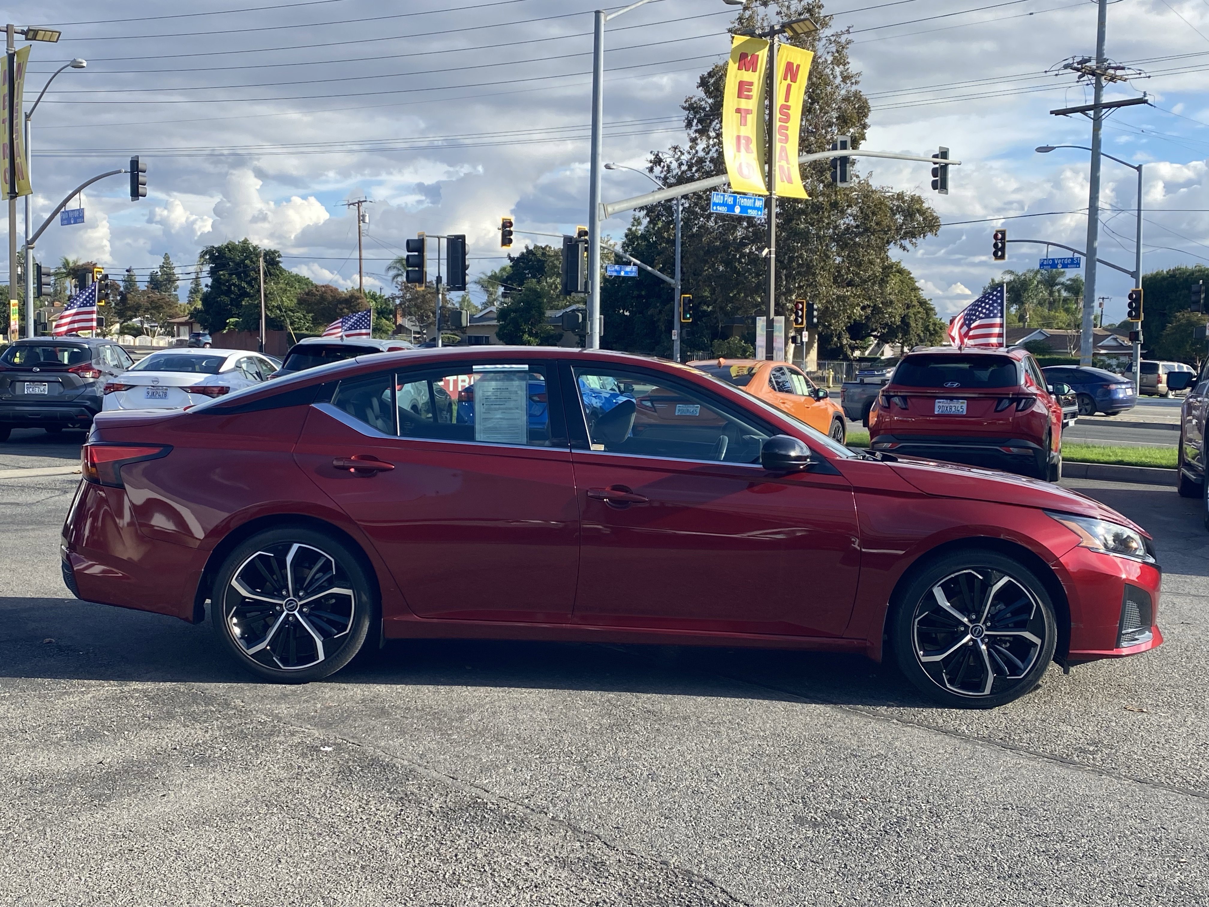 Used 2023 Nissan Altima 2.5 SR w/ SR Premium Package image 2