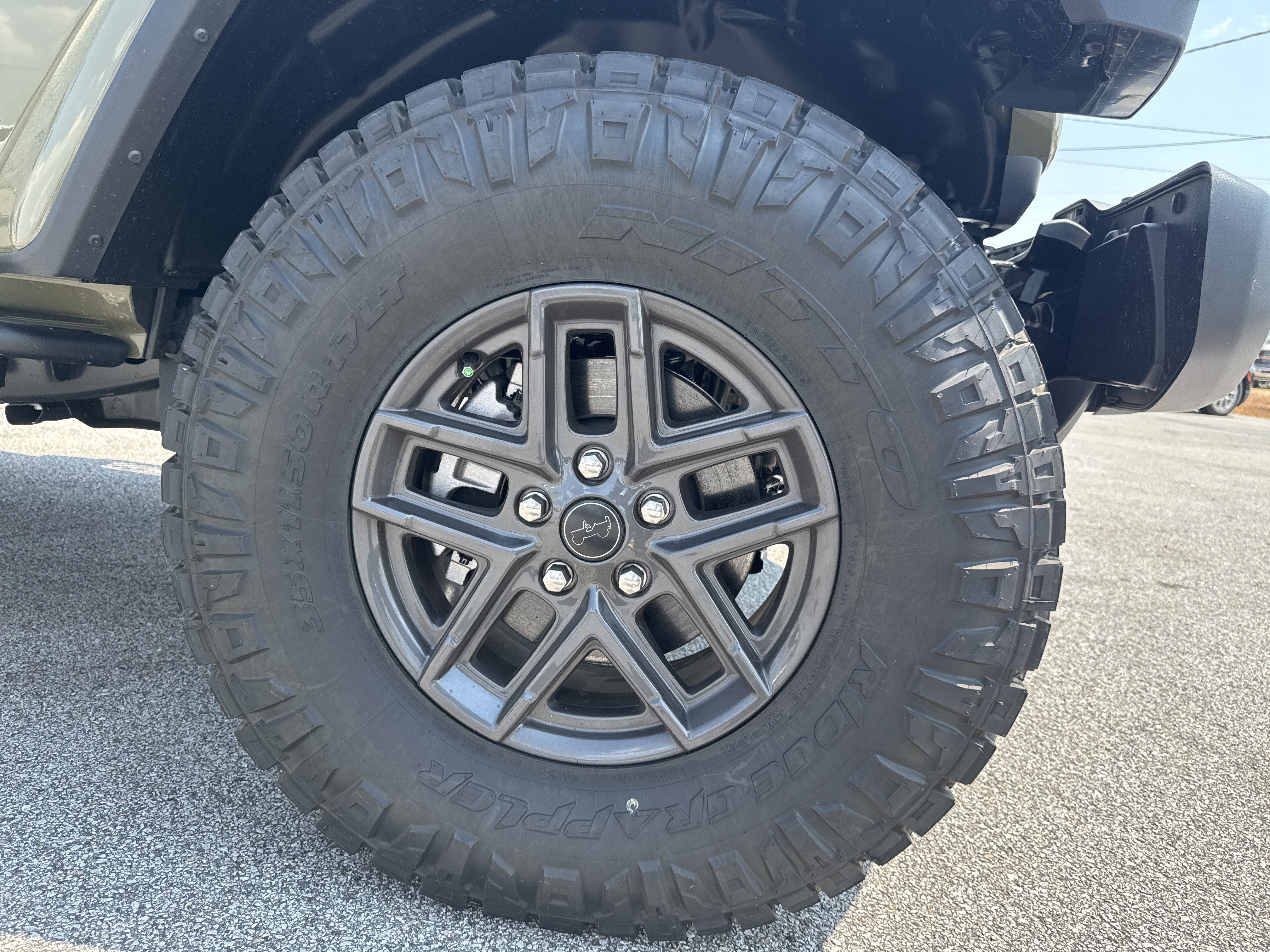 New 2025 Jeep Gladiator Sport AWD/4WD image 12
