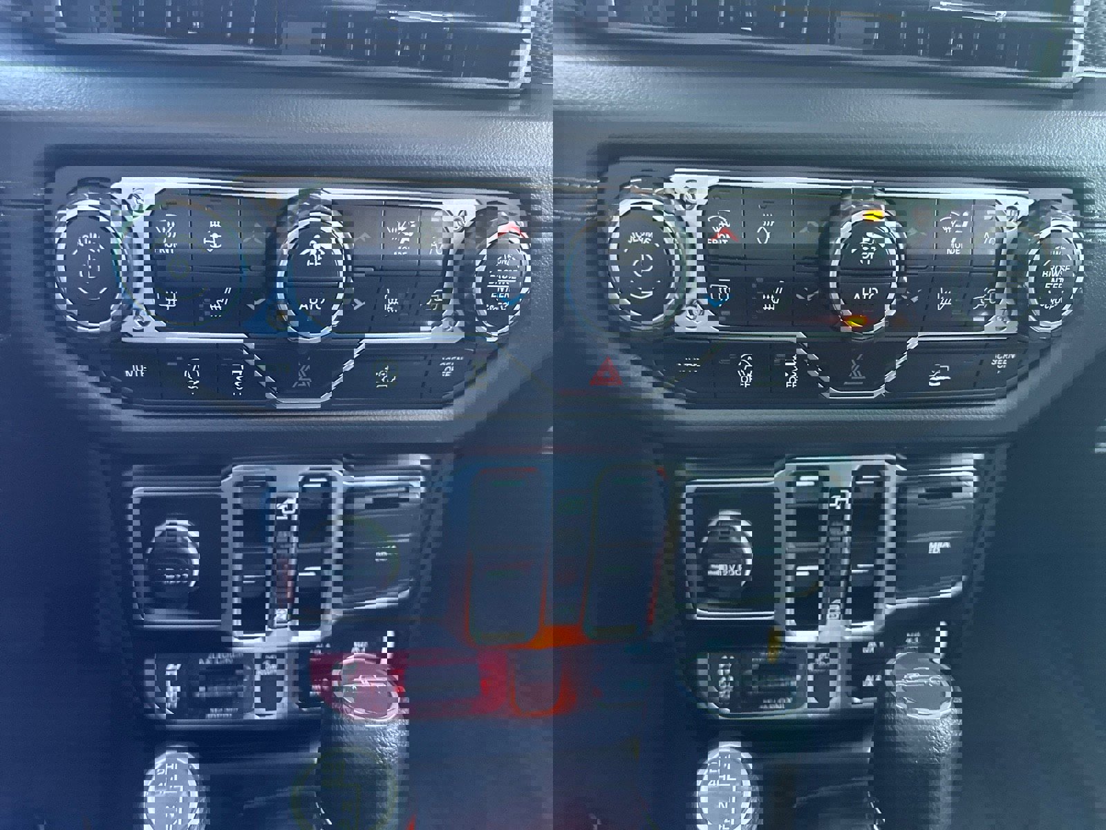 Used 2025 Jeep Gladiator Mojave w/ Convenience Group image 27