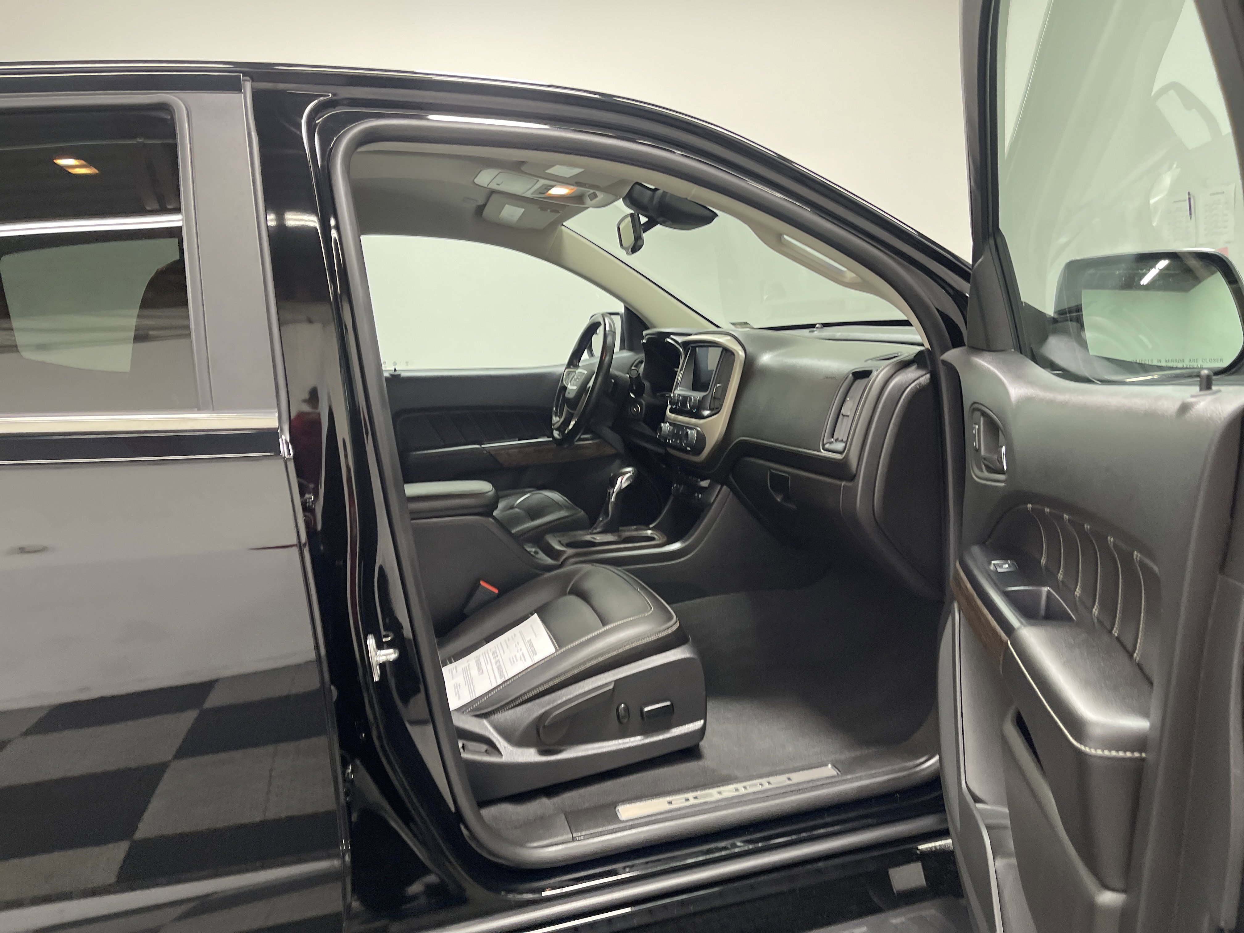 Used 2022 GMC Canyon Denali image 25