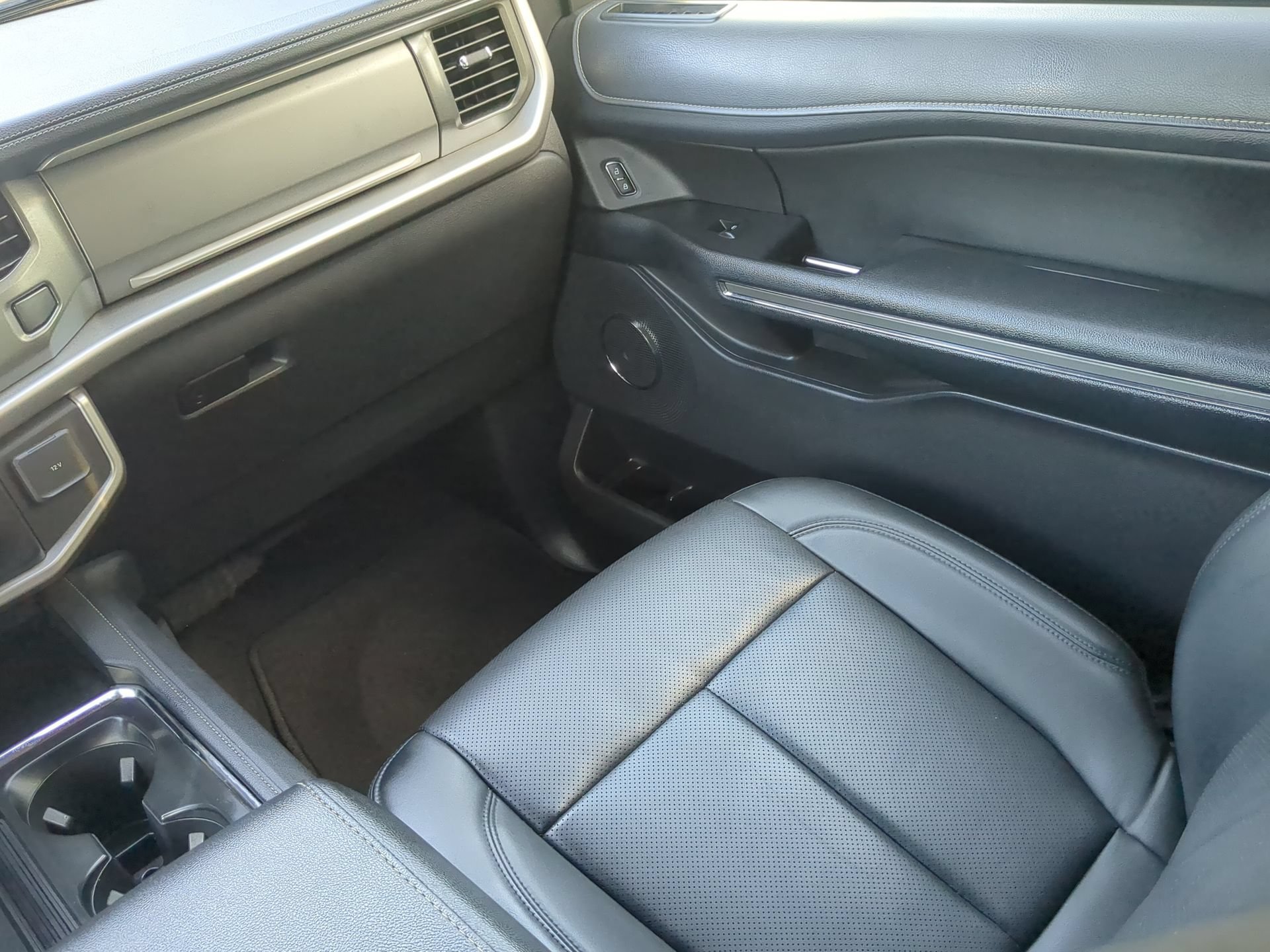 Certified 2024 Ford Expedition XLT RWD image 53