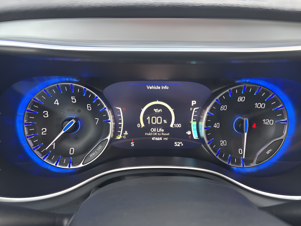 Used 2025 Chrysler Pacifica Limited FWD image 42