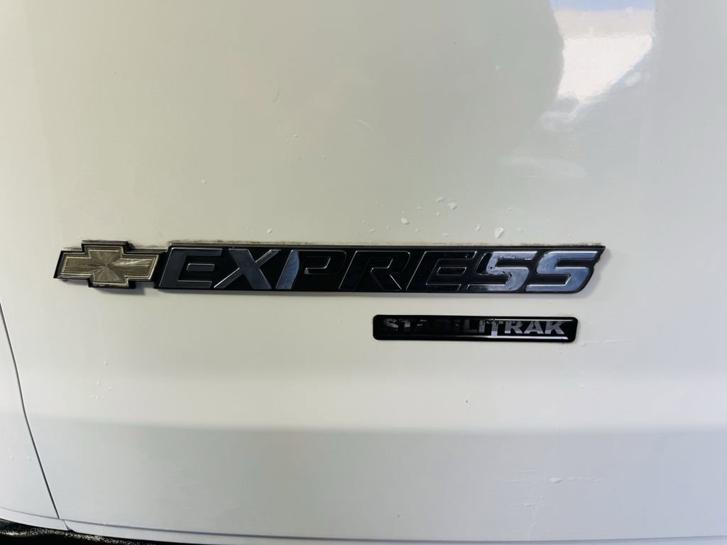 Used 2015 Chevrolet Express 2500 RWD image 16