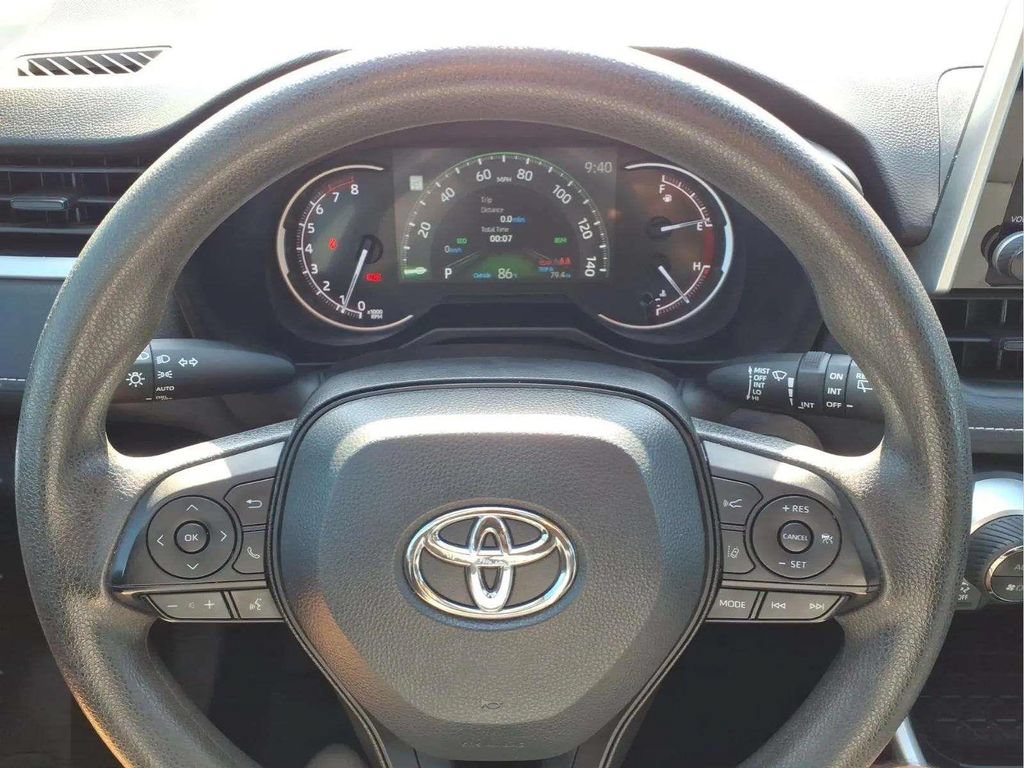 Used 2024 Toyota RAV4 XLE FWD image 15