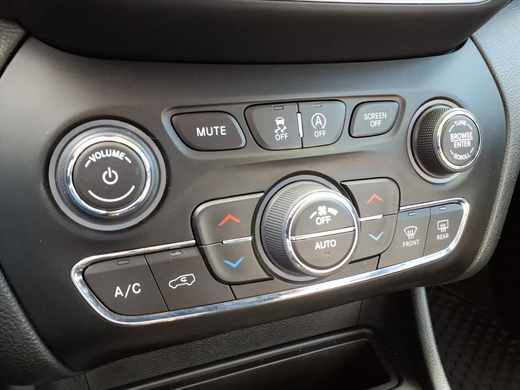 Used 2022 Jeep Cherokee Trailhawk w/ Premium Leather Package image 25