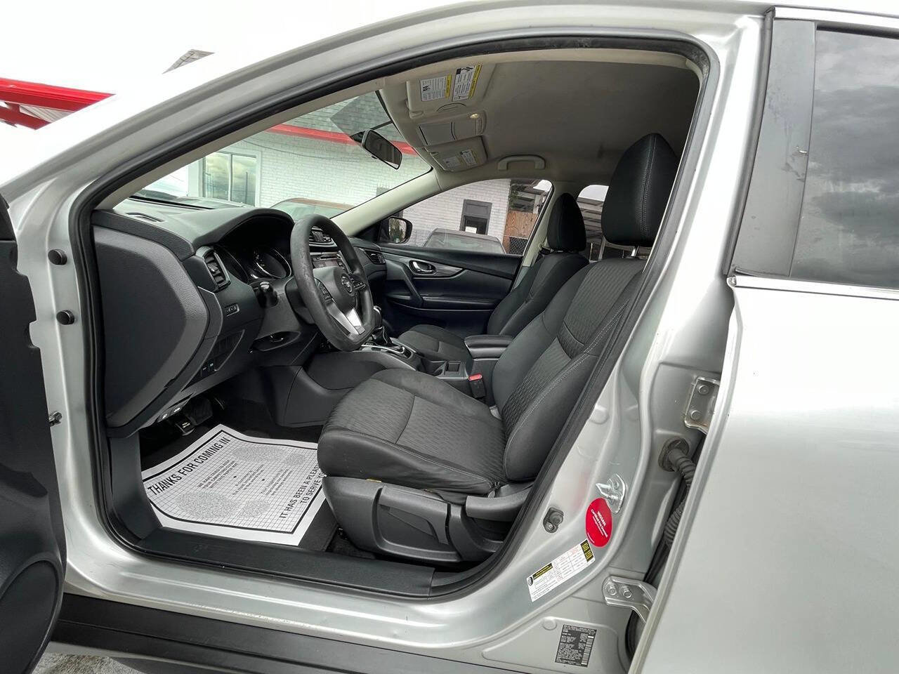 Used 2017 Nissan Rogue S image 3