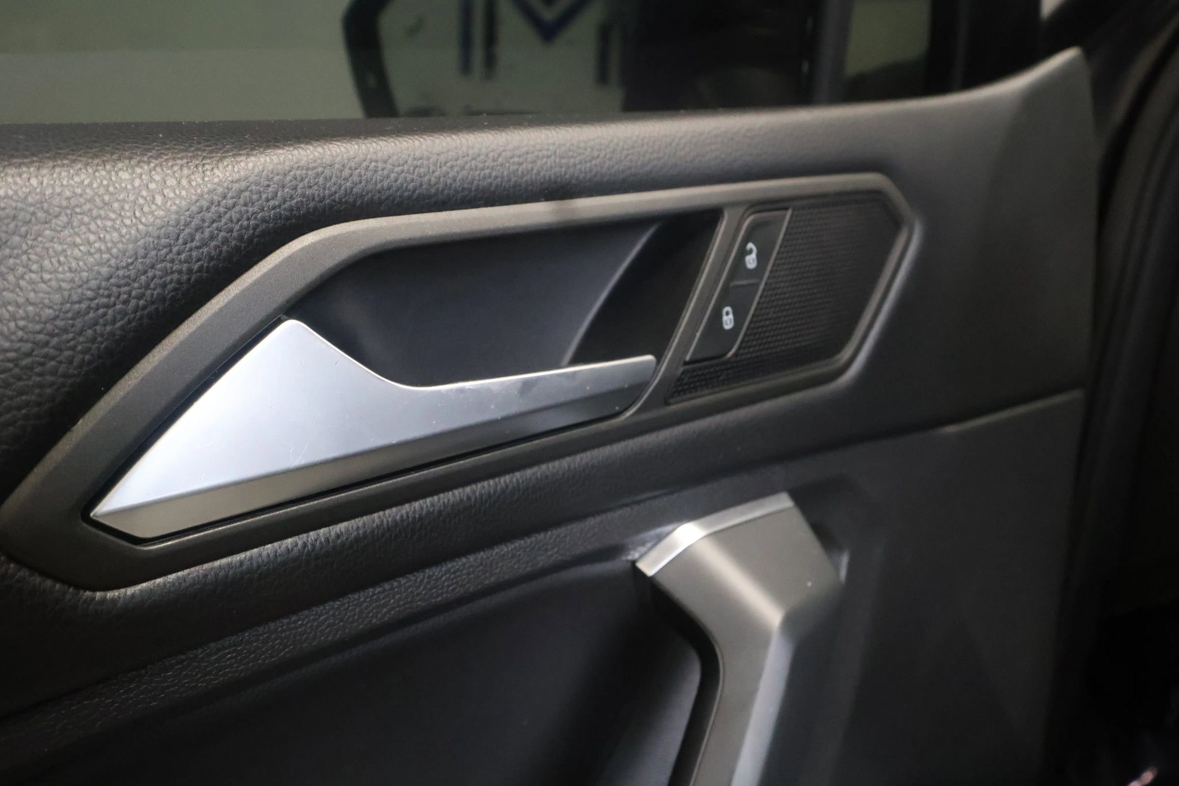 Used 2019 Volkswagen Tiguan SE image 16