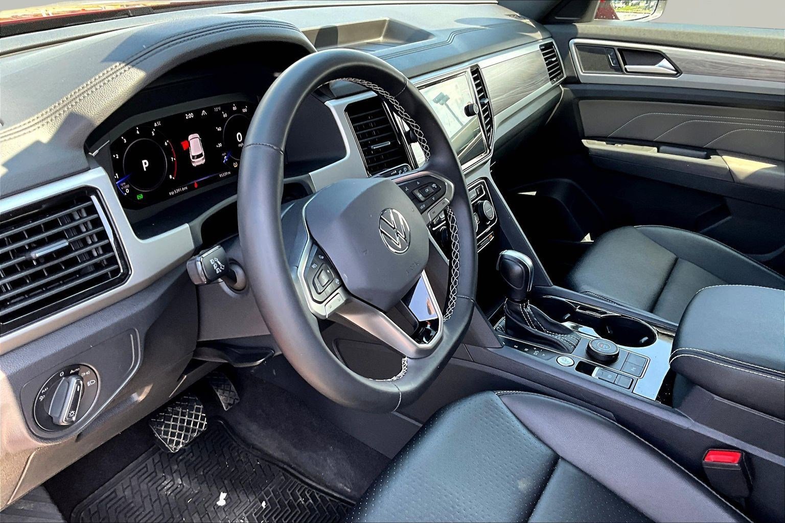 Used 2022 Volkswagen Atlas Cross Sport SE w/ Black Wheel Package AWD/4WD image 17