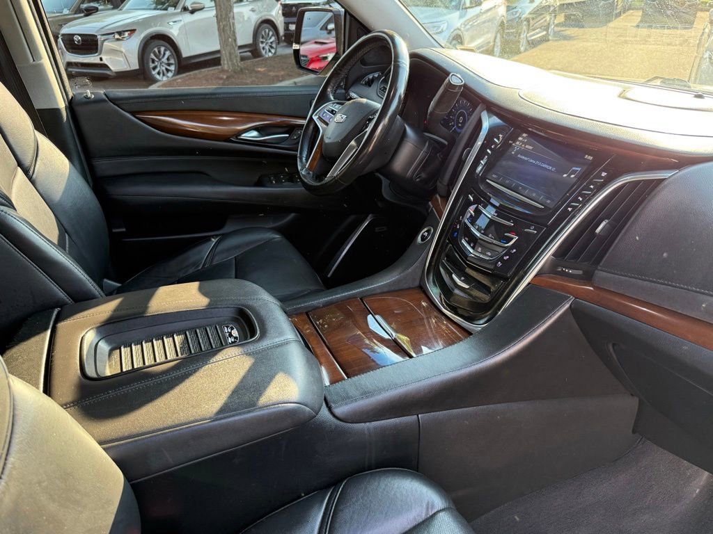 Used 2019 Cadillac Escalade Luxury AWD/4WD image 29