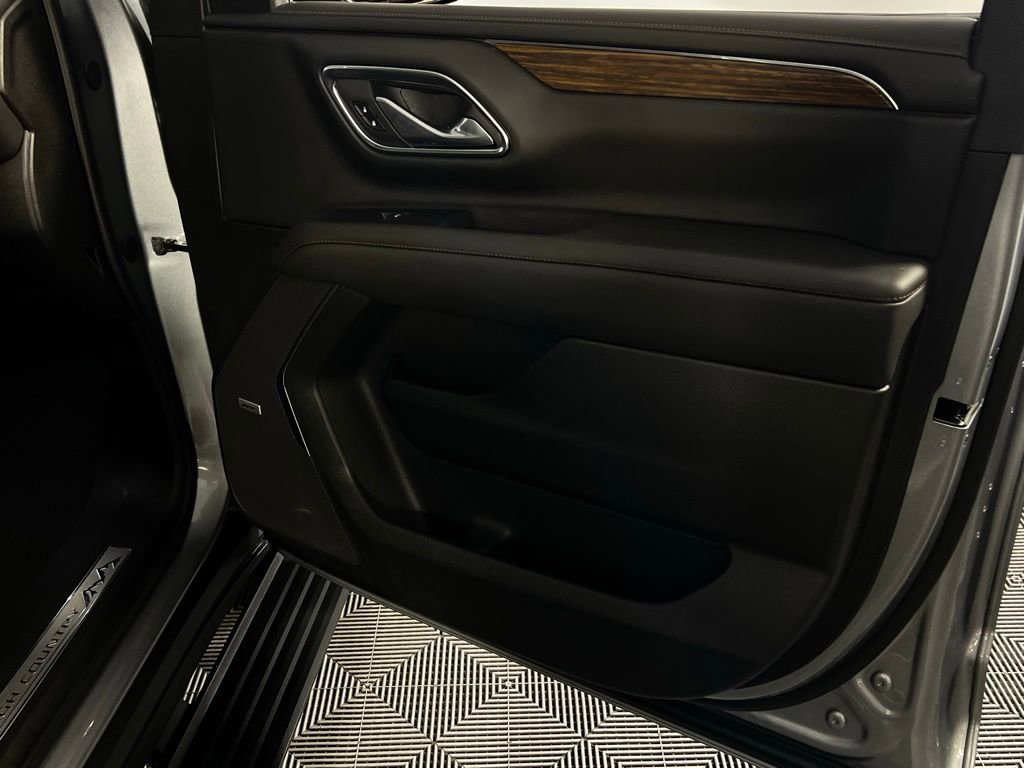 Used 2024 Chevrolet Tahoe High Country w/ Premium Package image 34