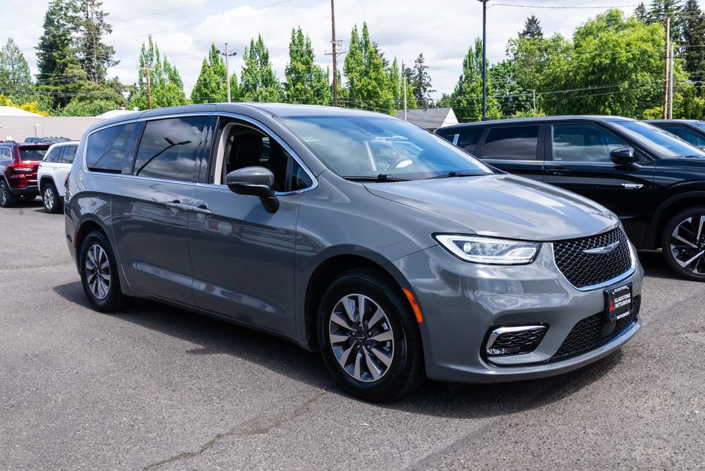 Used 2023 Chrysler Pacifica Touring-L