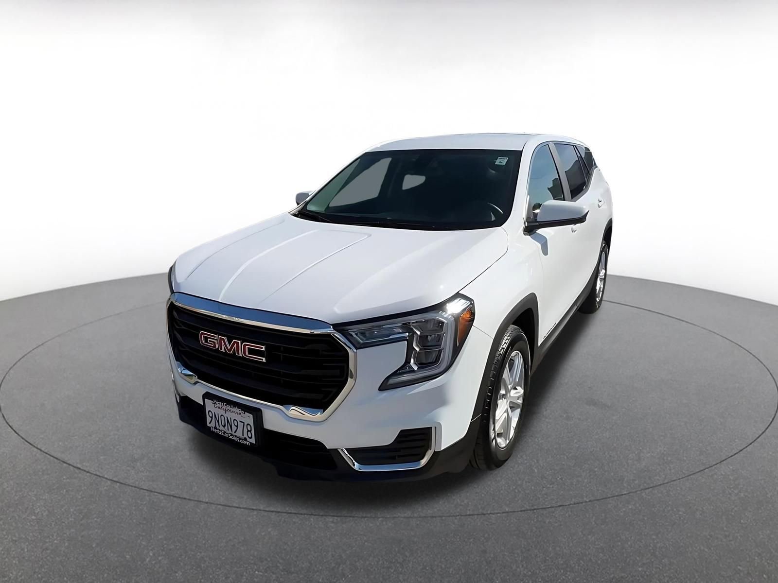 Used 2024 GMC Terrain SLE image 7