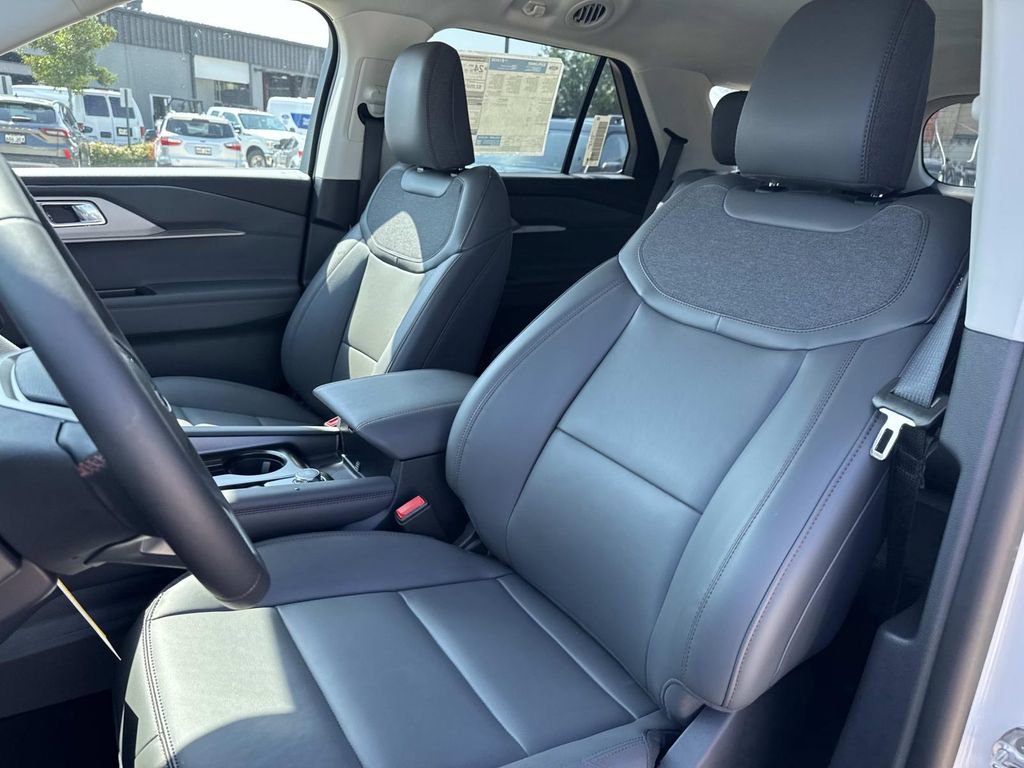 New 2026 Ford Explorer Active w/ Active Comfort Package image 7