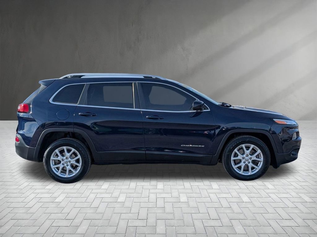 Used 2016 Jeep Cherokee Latitude w/ Cold Weather Group image 9