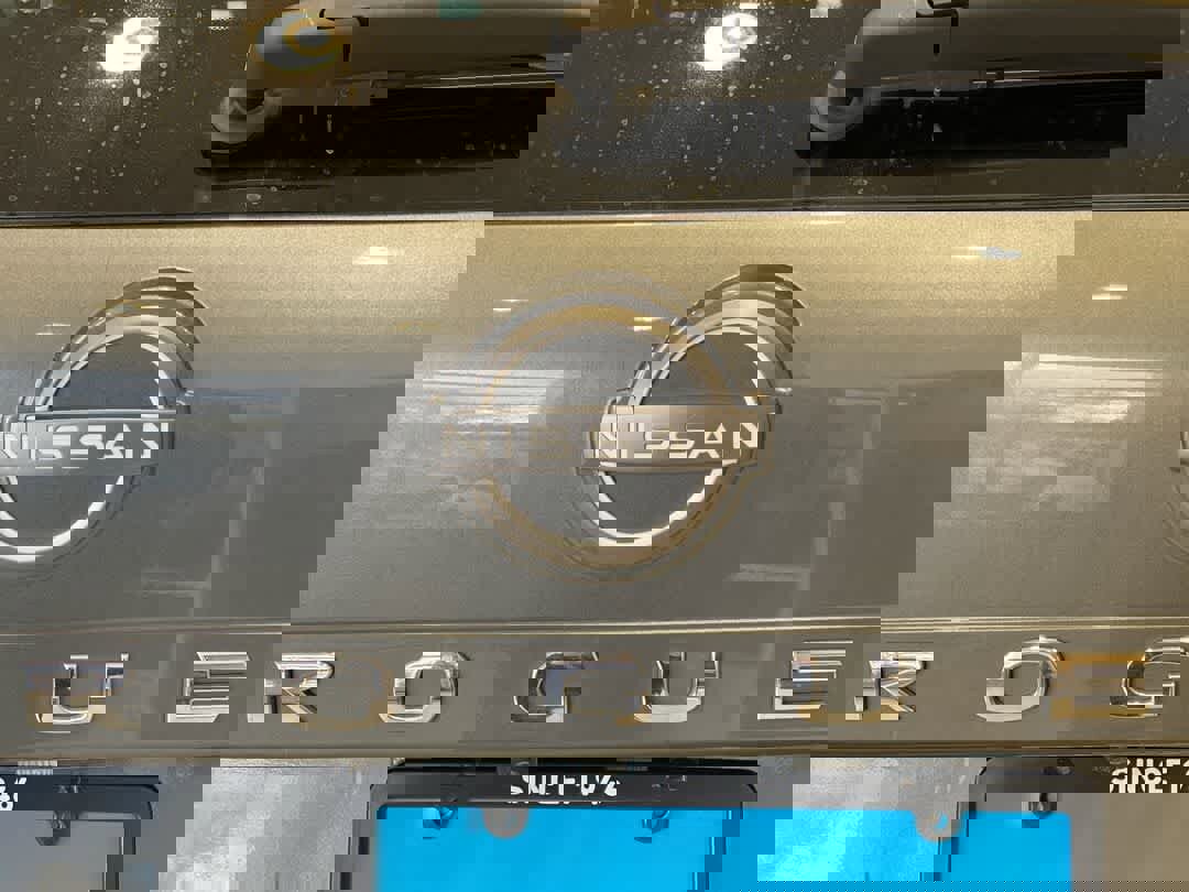 Used 2023 Nissan Rogue SV image 11