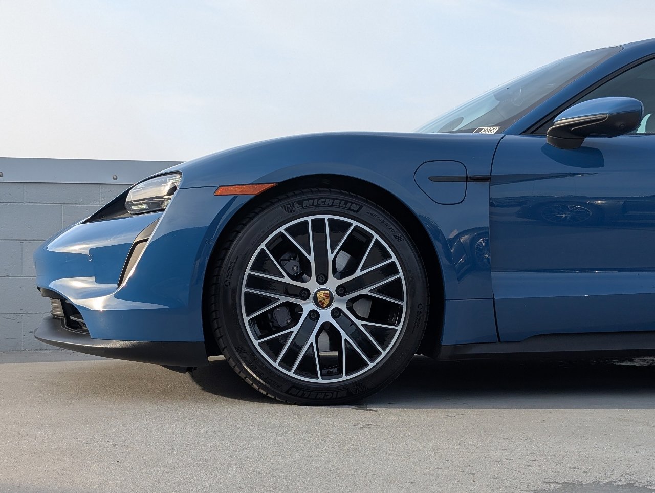 Used 2024 Porsche Taycan image 9