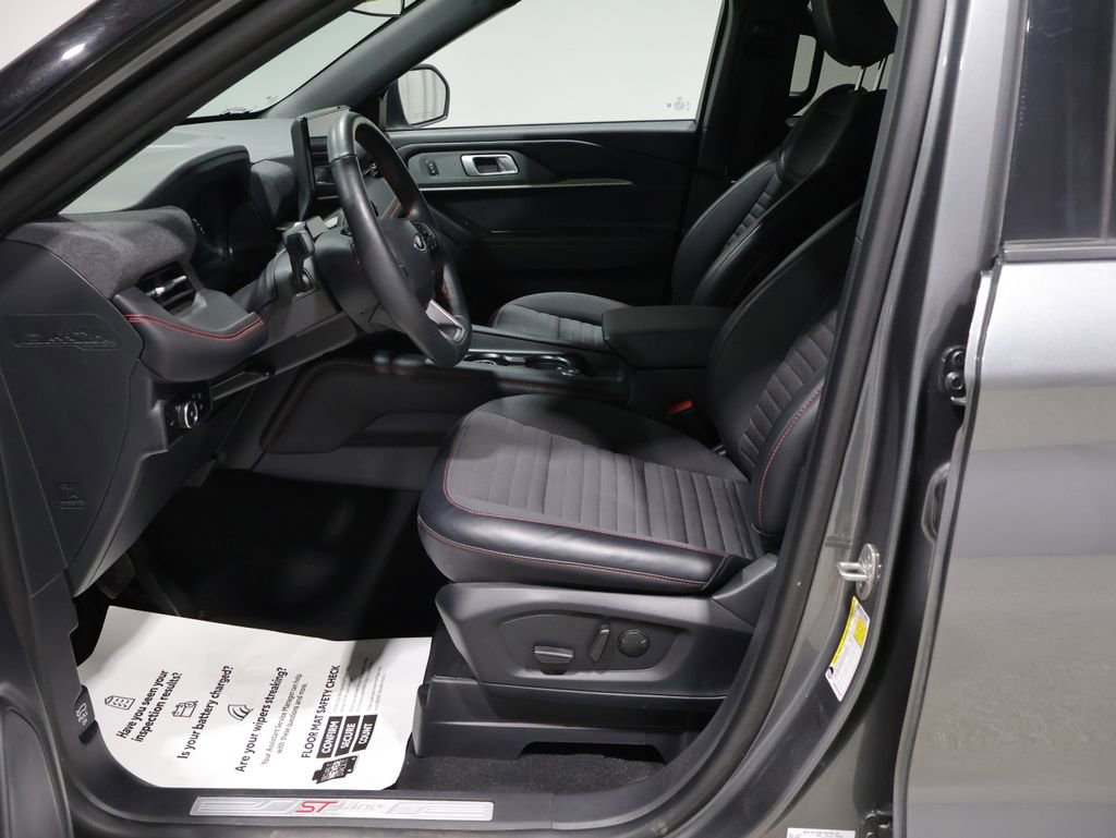 Used 2025 Ford Explorer ST-Line w/ ST-Line Street Pack AWD/4WD image 10