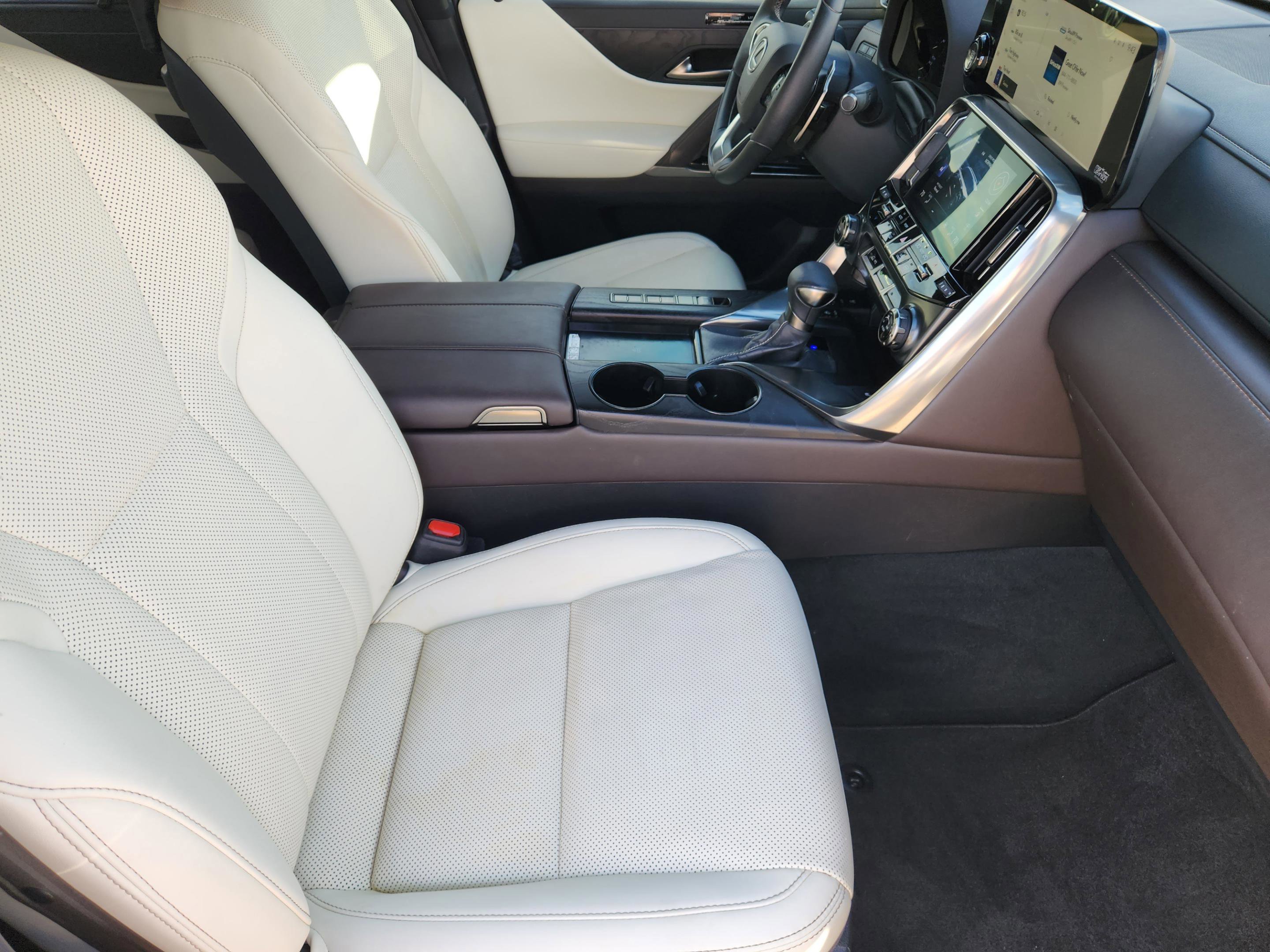 Used 2023 Lexus LX 600 4WD w/ Accessory Package (Z1) image 9