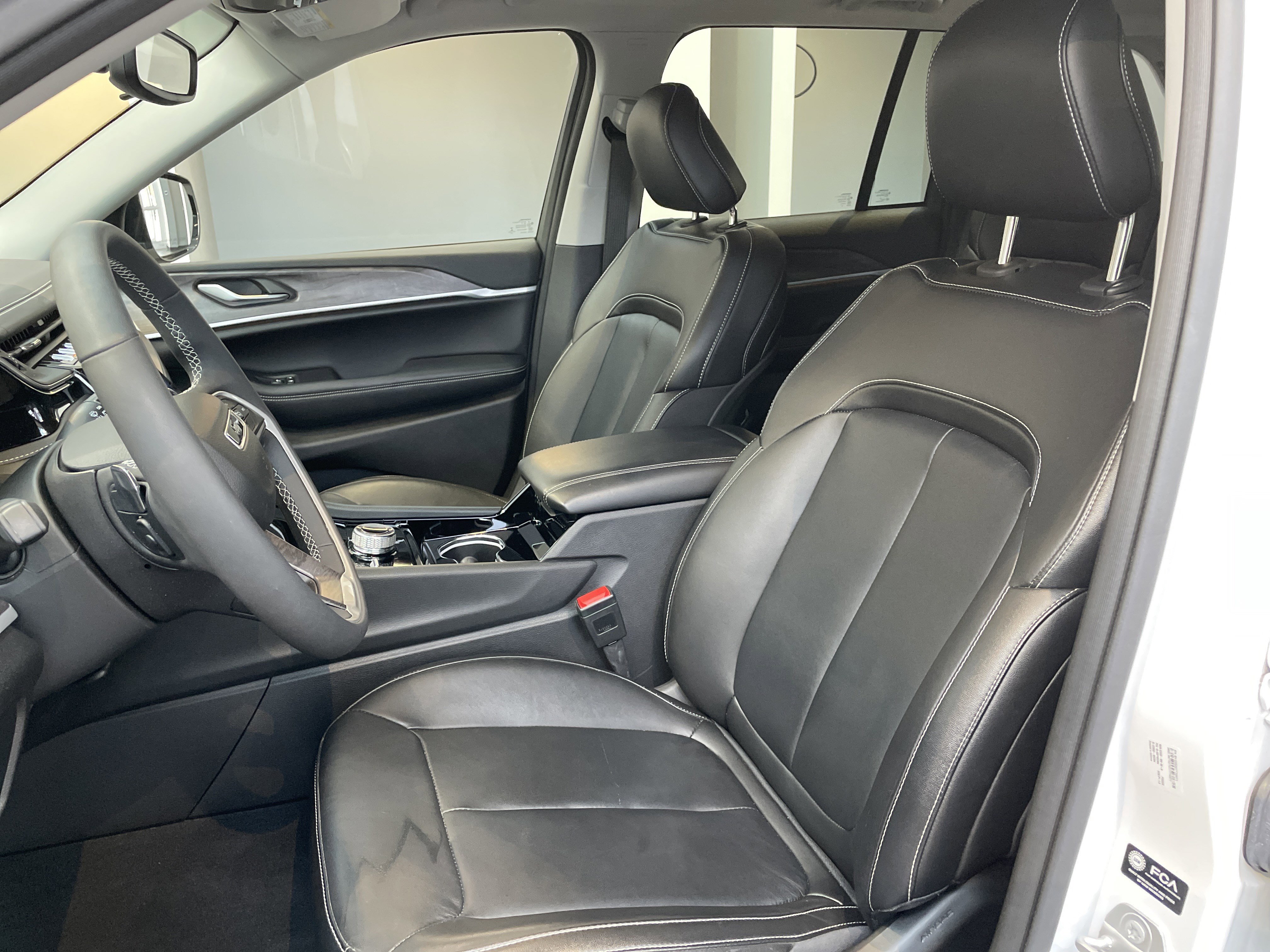 Used 2023 Jeep Grand Cherokee Limited AWD/4WD image 18