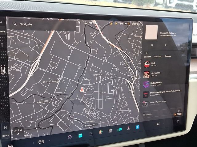 Used 2023 Tesla Model X image 19