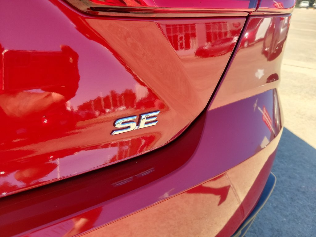 Used 2026 Toyota Camry SE w/ Multimedia Upgrade Package FWD image 7