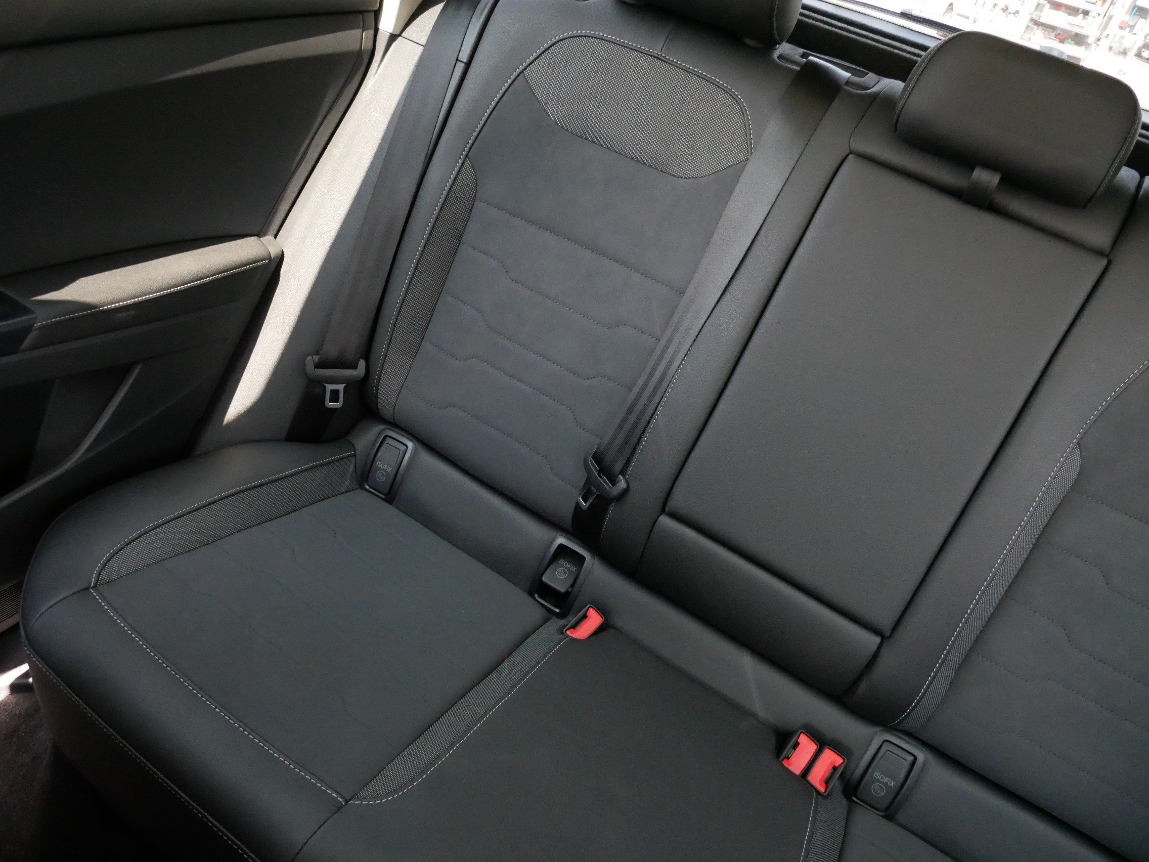 Certified 2025 Volkswagen Taos SE AWD/4WD image 12