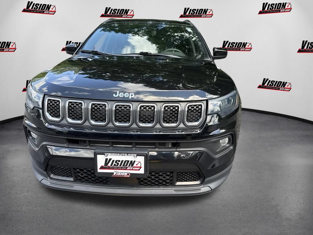 Used 2023 Jeep Compass Latitude w/ Convenience Group AWD/4WD image 2