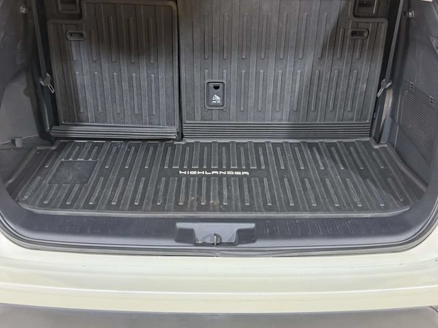 Used 2021 Toyota Highlander XLE AWD/4WD image 21