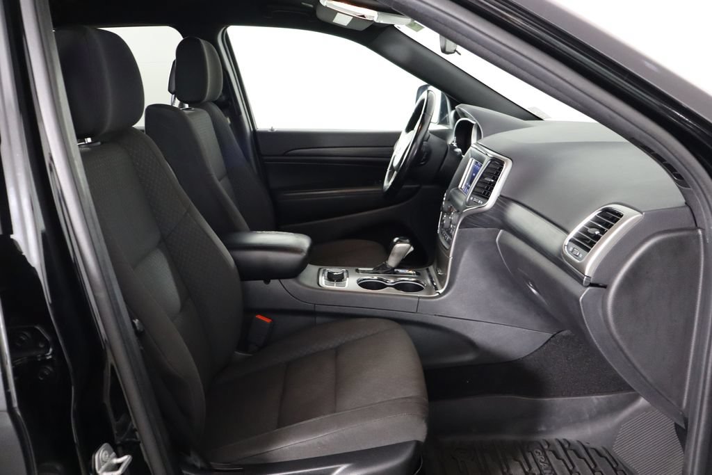 Used 2020 Jeep Grand Cherokee Laredo AWD/4WD image 18