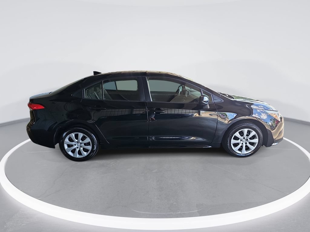 Used 2025 Toyota Corolla LE FWD image 4