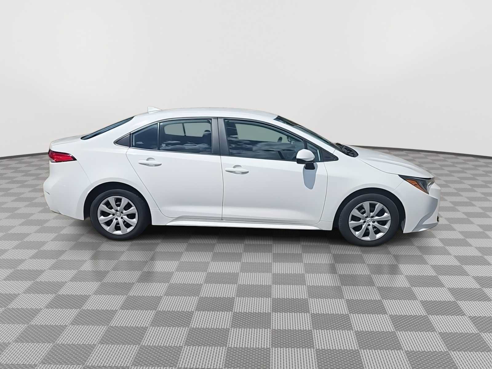 Used 2023 Toyota Corolla LE FWD image 9