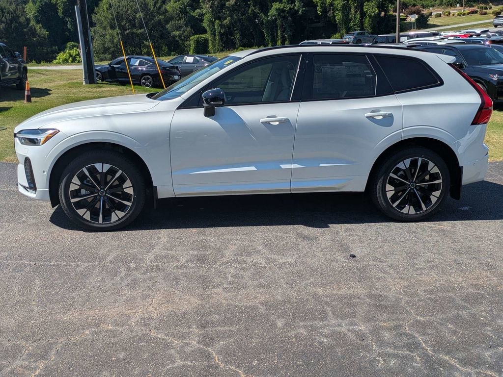 New 2026 Volvo XC60 B5 Ultra w/ Climate Package AWD/4WD image 3