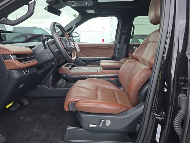 Used 2025 Lincoln Navigator Reserve AWD/4WD image 7